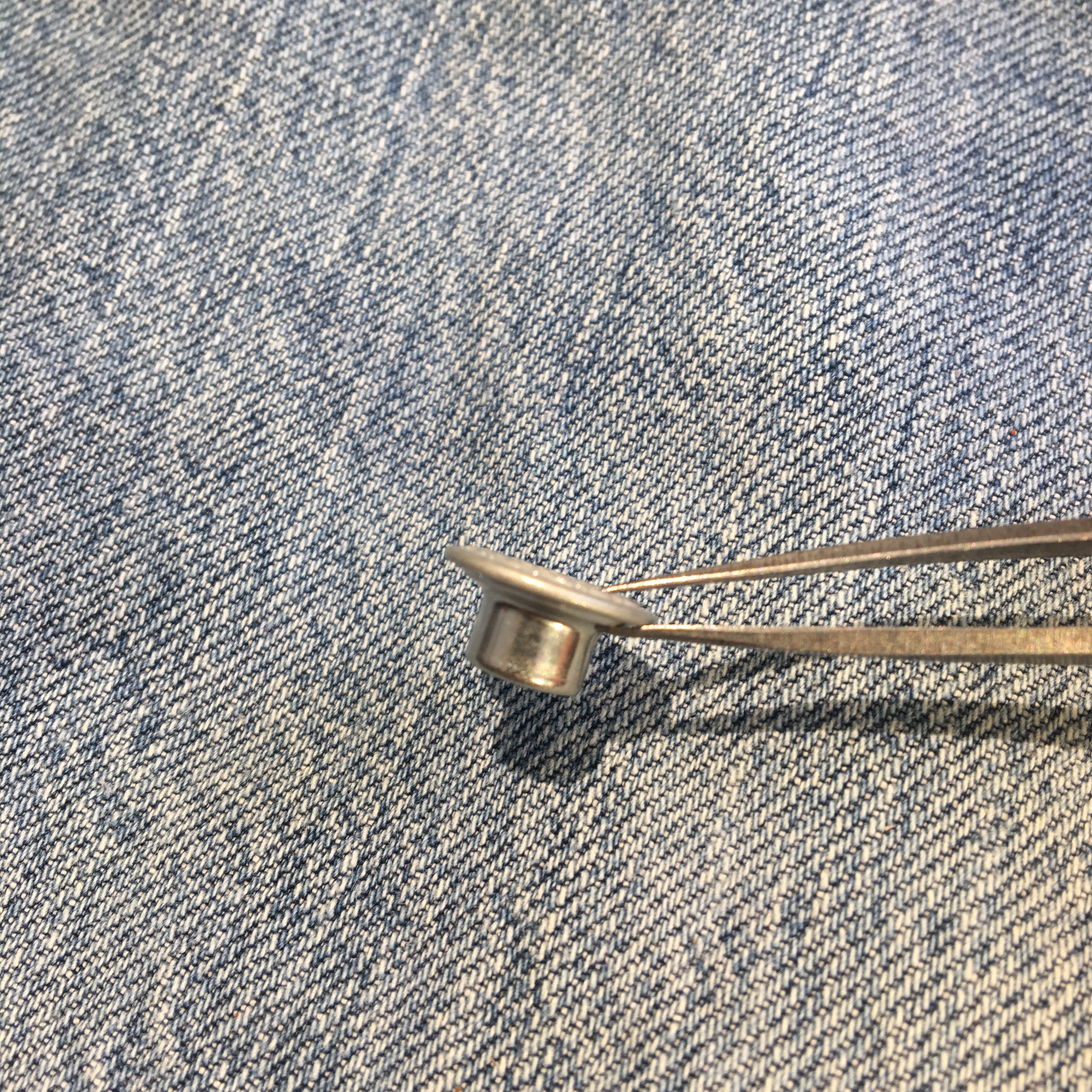 Jean Fly Button (14mm) — 'Frosted' Laurel Wreath Donut Shaped