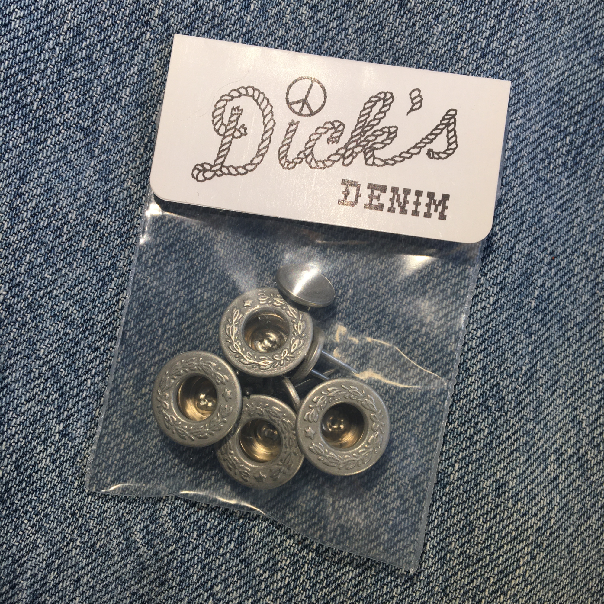 Jean Fly Button (14mm) — 'Frosted' Laurel Wreath Donut Shaped