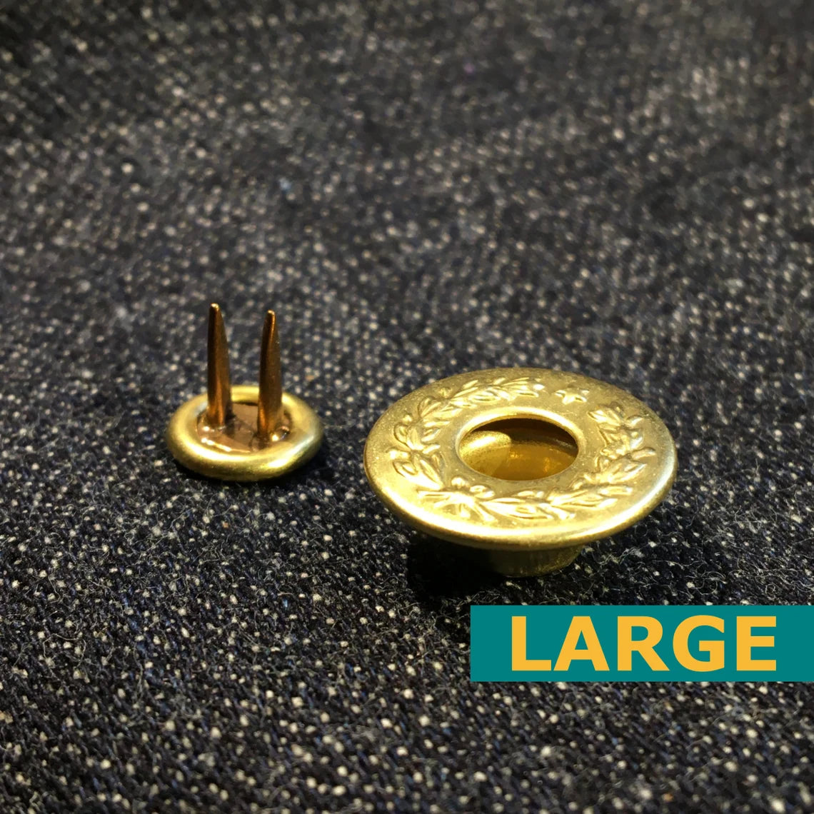 Jean Top Button (17mm) — Brass Laurel Wreath Button
