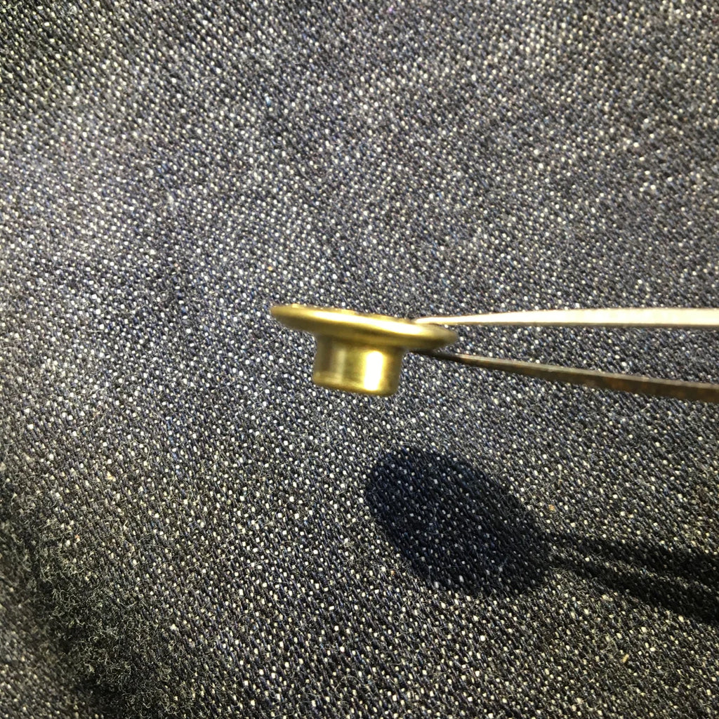 Jean Top Button (17mm) — Brass Laurel Wreath Button