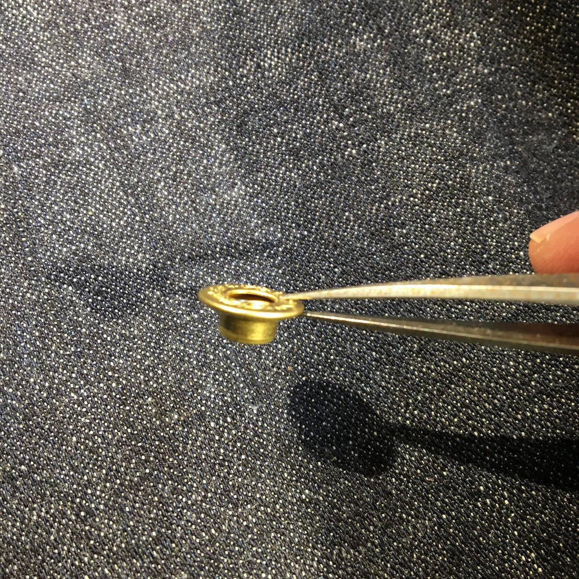 Jean Fly Button (14mm) — Brass Laurel Wreath